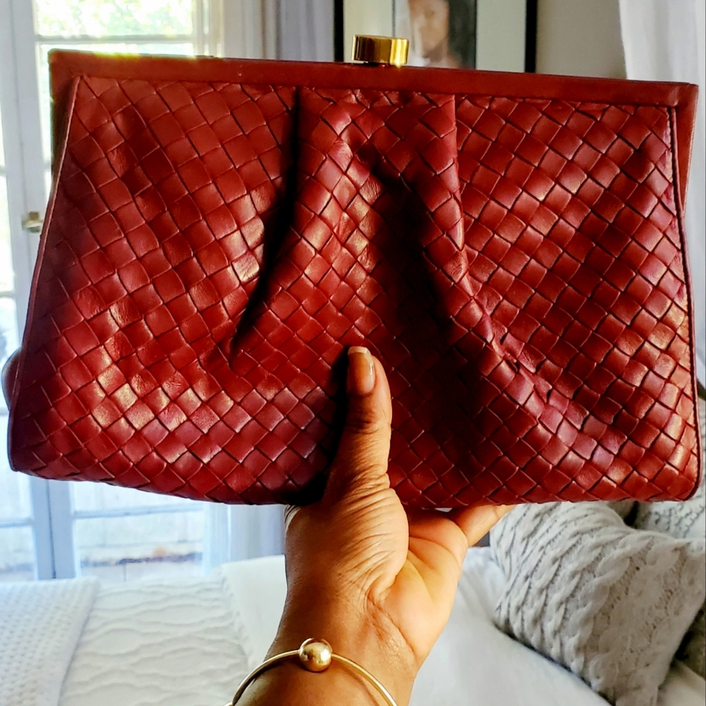 AUTHENTIC BOTTEGA VENETA BURGUNDY LEATHER CLUTCH